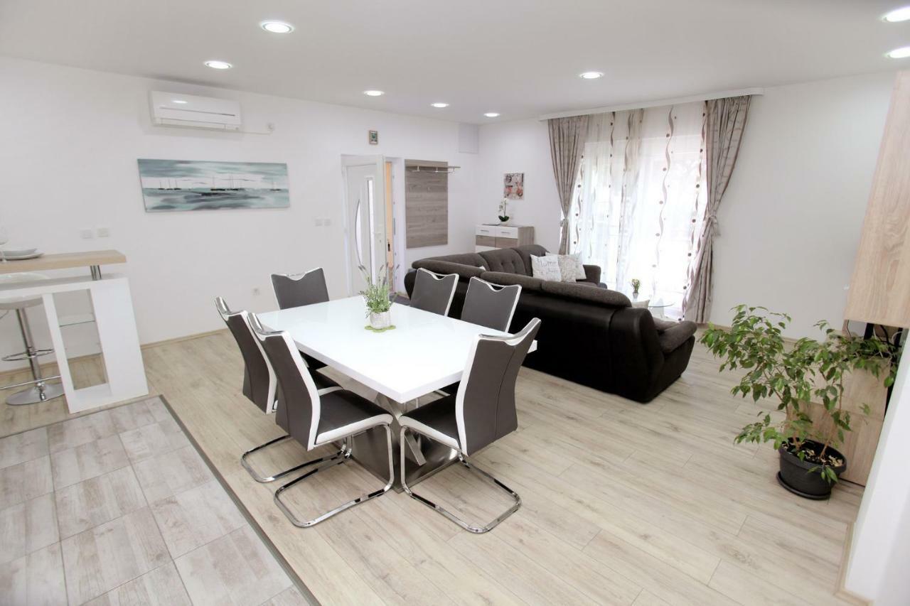 Apartments Viki トロギール エクステリア 写真